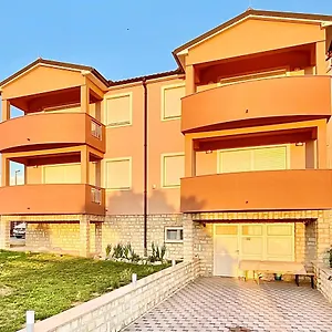 Apartament Stella, Drage